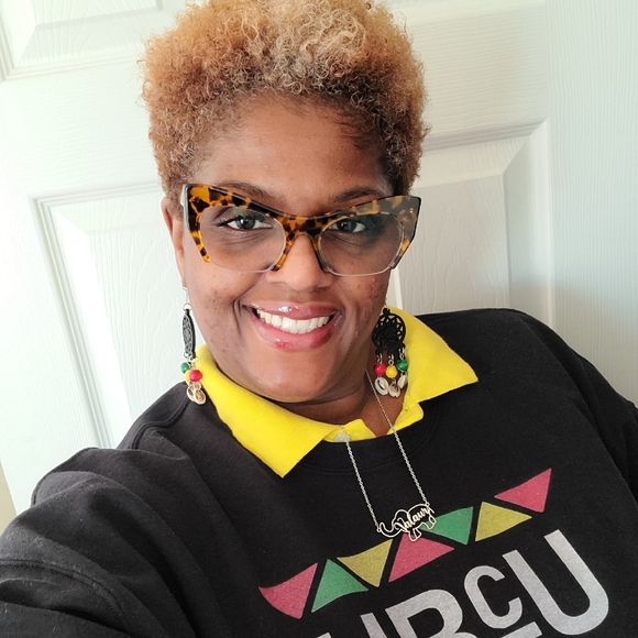 Beautiful frame of eyeglasses pays special attention to comfort. - Picture 10 of 12